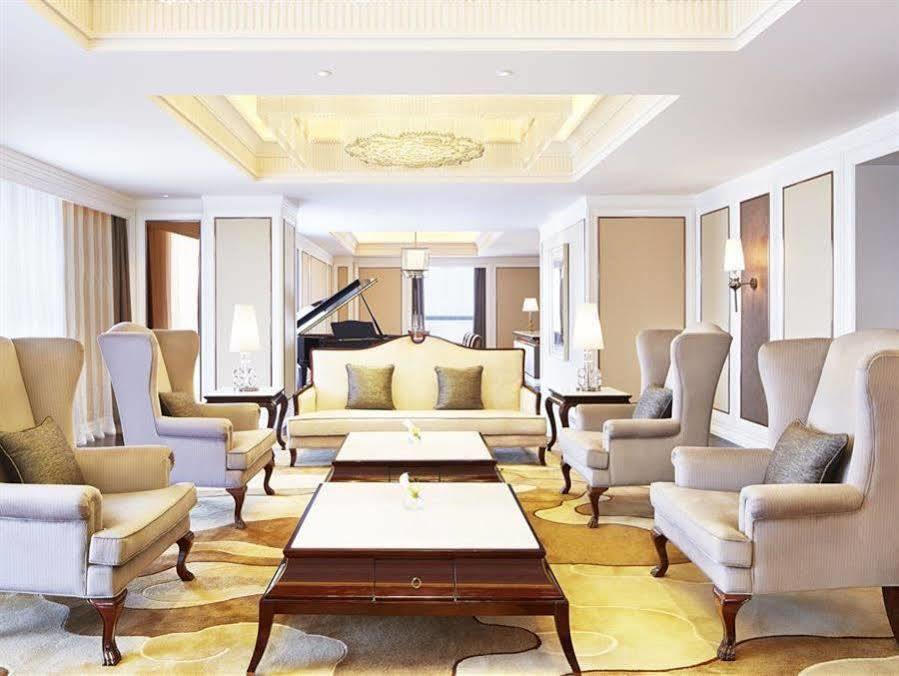 Sheraton Grand Zhengzhou Hotel Exterior photo