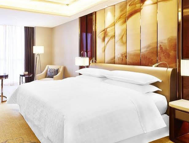 Sheraton Grand Zhengzhou Hotel Exterior photo